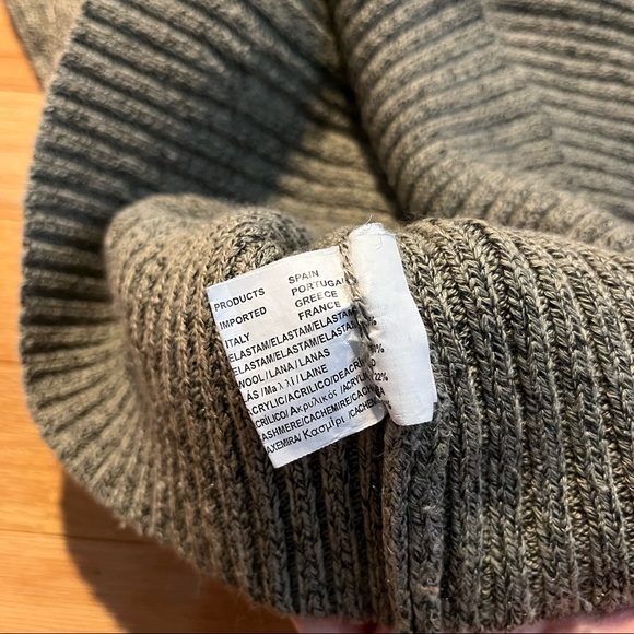 🤍 heathered green turtleneck sweater 🤍 - Picture 3 of 5